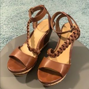 Strappy platform sandal